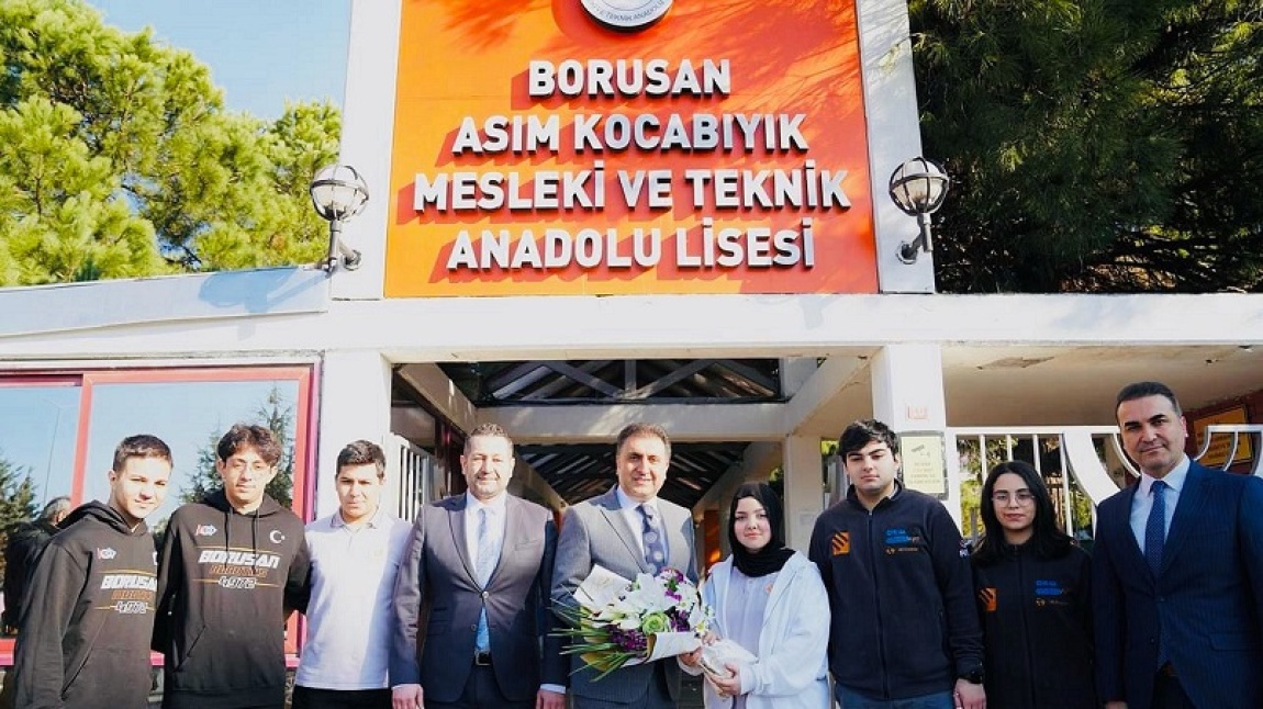İstanbul İl Milli Eğitim Müdürümüz Sayın Doç.Dr.Murat Mücahit YENTÜR ve İlçe Milli Eğitim Müdürümüz Sayın Tayfun ÖZYOLCU, okulumuzu ziyaret ederek incelemelerde bulundular.