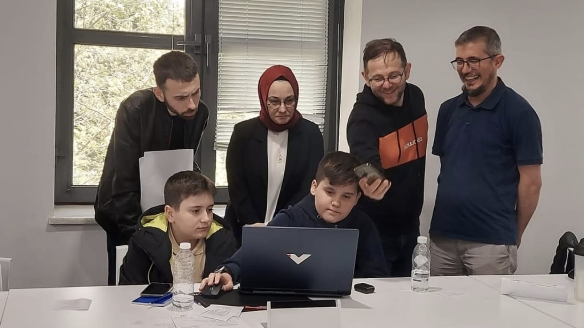 Öğrencilerin yapay zeka araçlarını kullanma becerilerini geliştirmek amacıyla Esenyurt İlçe Milli Eğitim Müdürlüğü tarafından düzenlenen 
