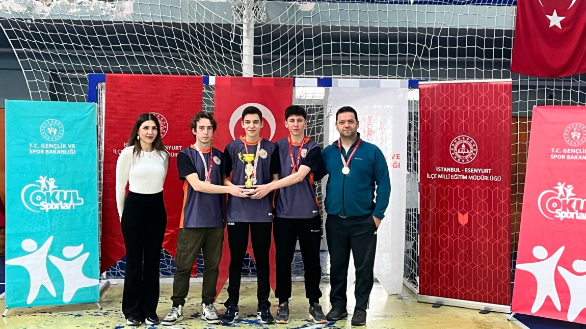 Okul sporları kapsamında ilçemizde düzenlenen Okullararası Masa Tenisi Turnuvasında, okulumuz masa tenisi takımımız ilçe ikincisi olmuştur. 